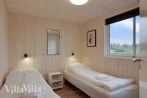 Ett av de 7 utmärkta sovrummen i lyxstuga nr 392 i Fyn och öar.