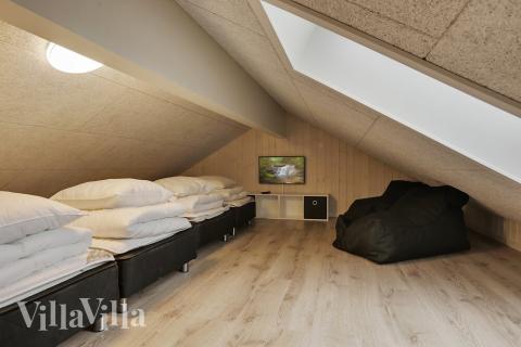 Några av de 18 sovplatserna finns på loftet i lyxstuga nr 392