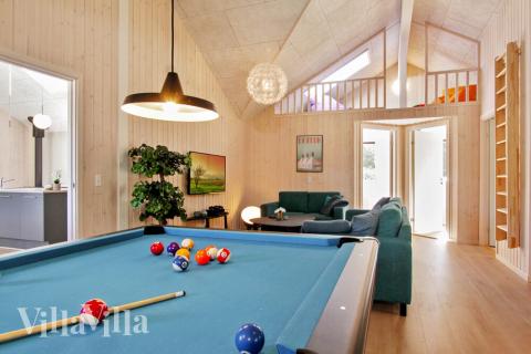 Lyxstuga 410 för 20 personer har ett stort aktivitetsrum med bl.a. biljard och dart