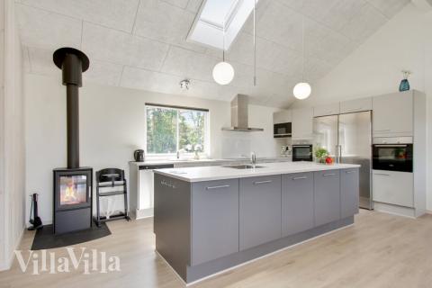 Köket i lyxstuga nr 410 är utrustat så att ni kan laga mat till 20 personer.