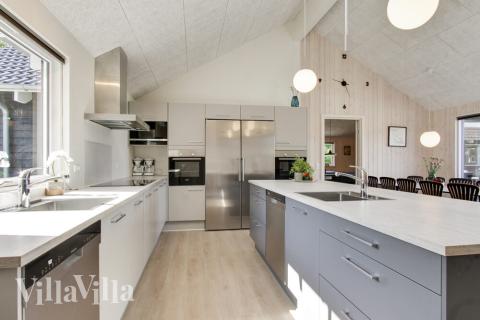 Köket i lyxstuga nr 410 är generöst inrett.