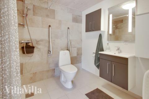 Ett av badrummen i lyxstuga nr 410