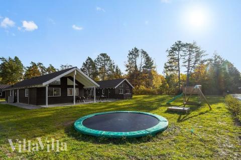 Den tjusiga sommarstugan nr 410 med gott om plats för upp till 20 personer