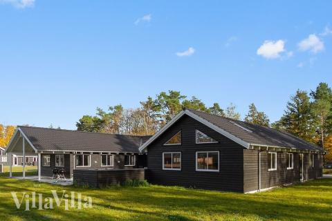 I Nordsjälland ligger detta vackra poolhus nr 410 med plats för 20 personer.