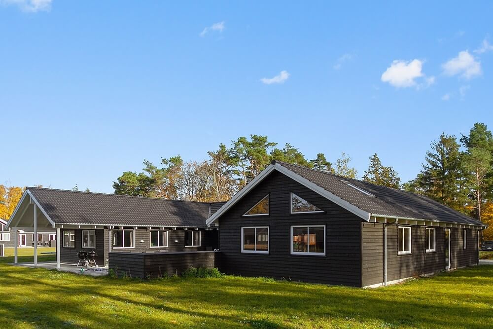 I Nordsjälland ligger detta vackra poolhus nr 410 med plats för 20 personer.