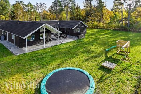 Den praktfulla poolstugan nr 410 med plats för 20 personer ligger i Nordsjälland