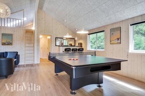 Aktivitetsrum i lyxstuga nr 416 med 6 sovrum och plats för 16 personer.