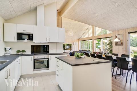 Köket i lyxstuga nr 416 är utrustat så att ni kan laga mat till 16 personer.