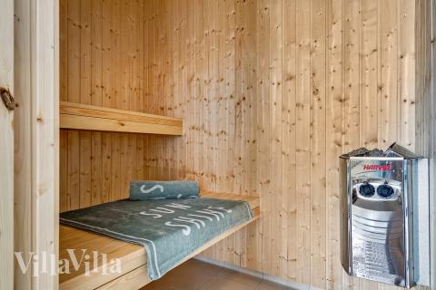 Njut av bastuvärmen i lyxstuga nr 416 för 16 personer