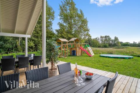 Den tjusiga sommarstugan nr 416 med gott om plats för upp till 16 personer