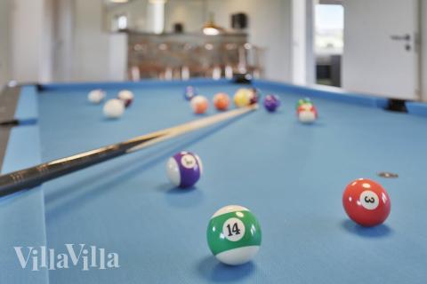 Aktivitetsrum i lyxstuga nr 403 med 9 sovrum och plats för 24 personer.