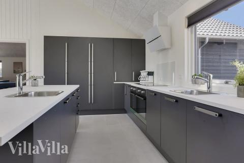 Köket i lyxstuga nr 403 är utrustat så att ni kan laga mat till 24 personer.