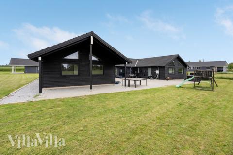 Stor terrass i lyxstuga nr 403 i Lolland/Falster/Møn.