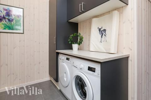 Den rymliga entrén i lyxstuga nr 413 i Lolland/Falster/Møn