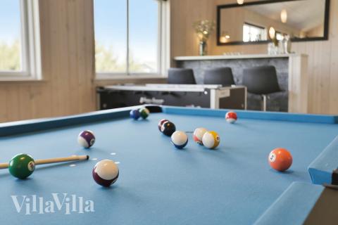 Aktivitetsrum i lyxstuga nr 413 med 7 sovrum och plats för 20 personer.