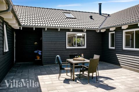 Stor terrass i lyxstuga nr 413 i Lolland/Falster/Møn.