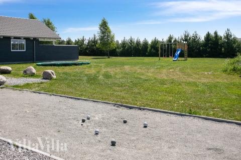 Utomhusaktiviteter kring sommarhus nr 413.