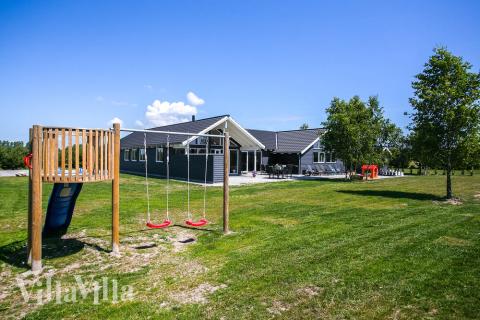 Stort utbud av utomhusaktiviteter vid lyxhus nr 413 i  Lolland/Falster/Møn.