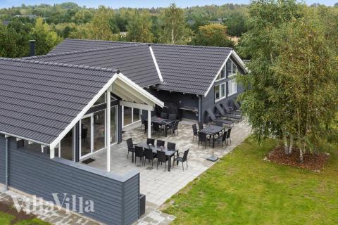 Den tjusiga sommarstugan nr 413 med gott om plats för upp till 20 personer