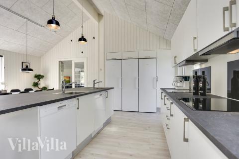 Köket i lyxstuga nr 419 är utrustat så att ni kan laga mat till 24 personer.