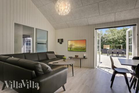 Ni kan sitta 24 personer tillsammans i vardagsrummet när ni besöker lyxhus nr 419 i Vestjylland.