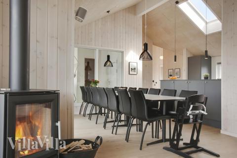 Ni kan sitta 14 personer tillsammans i vardagsrummet när ni besöker lyxhus nr 418 i Fyn och öar.