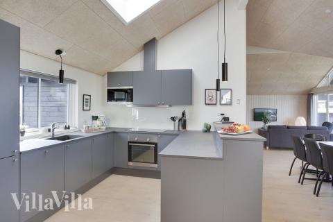 Köket i lyxstuga nr 418 är generöst inrett.