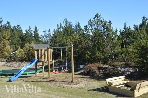 Utomhusaktiviteter kring sommarhus nr 412.