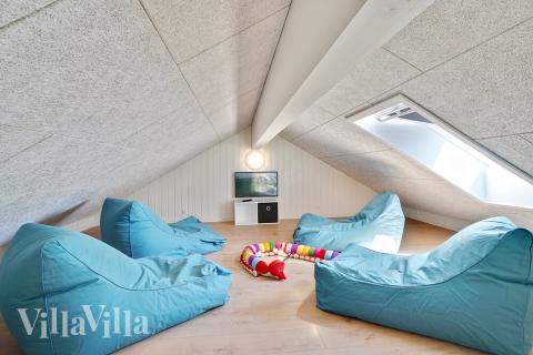 Några av de 24 sovplatserna finns på loftet i lyxstuga nr 412