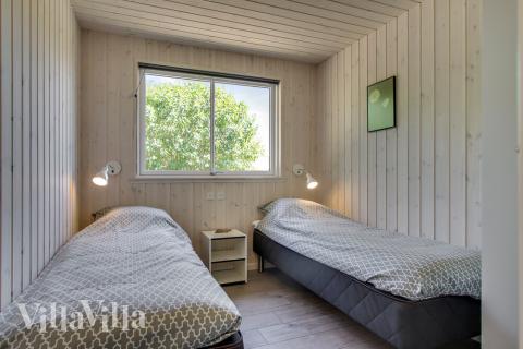 Ett av de 6 utmärkta sovrummen i lyxstuga nr 421 i Østjylland.