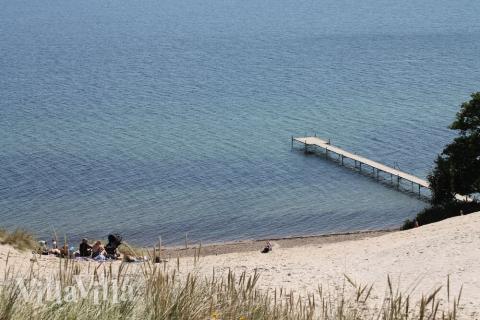 Stranden i närheten av lyxhus 421 i Østjylland bjuder in till en promenad.