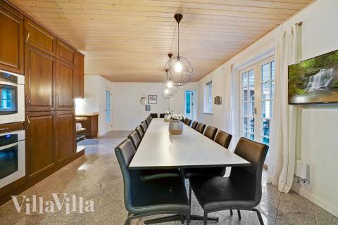 Köket i lyxstuga nr 414 är utrustat så att ni kan laga mat till 22 personer.