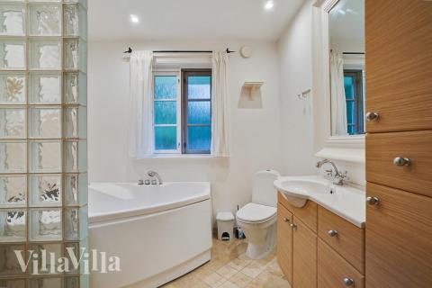 Lyxstuga nr 414 erbjuder bland annat ett härligt spabad