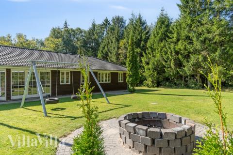 Förutom de många timmar som du kan tillbringa i stugans poolavdelning erbjuder lyxstuga 414 även många utomhusaktiviteter