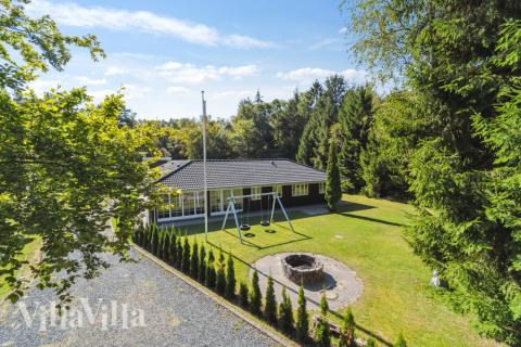 I Nordsjälland ligger detta vackra poolhus nr 414 med plats för 22 personer.