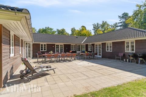 Stor terrass i lyxstuga nr 414 i Nordsjälland.