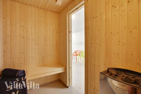 Njut av bastuvärmen i lyxstuga nr 430 för 30 personer