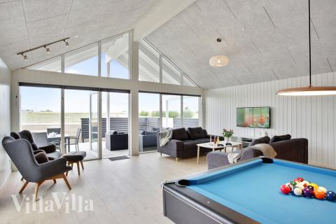 Lyxstuga 430 för 30 personer har ett stort aktivitetsrum med bl.a. biljard och dart