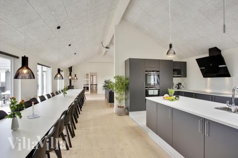 Det stora ljusa vardagsrummet i lyxstuga nr 430 för 30.