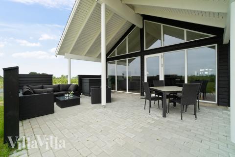 Stor terrass i lyxstuga nr 430 i Fyn och öar.