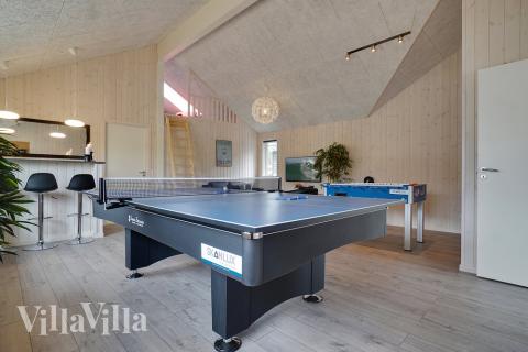 Aktivitetsrum i lyxstuga nr 425 med 6 sovrum och plats för 16 personer.