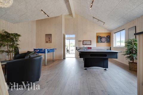 Tävla i sommarhusets aktivitetsrum när ni besöker lyxhus nr 425 i Nordsjälland.