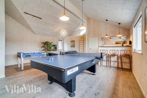 Tävla i sommarhusets aktivitetsrum när ni besöker lyxhus nr 426 i Nordsjälland.