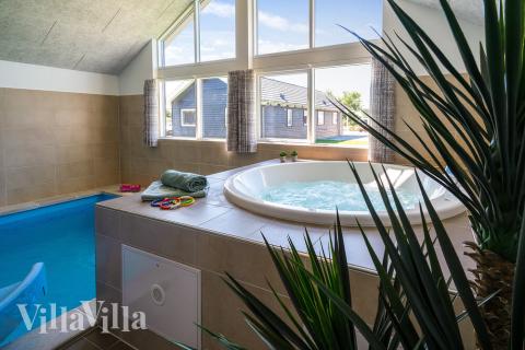 Njut av spabadets värme i lyxstuga nr 717 i Tyskland