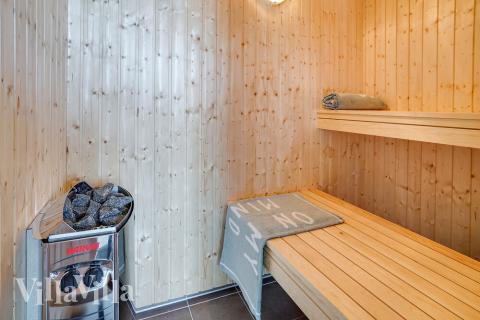 Njut av bastuvärmen i lyxstuga nr 717 för 16 personer