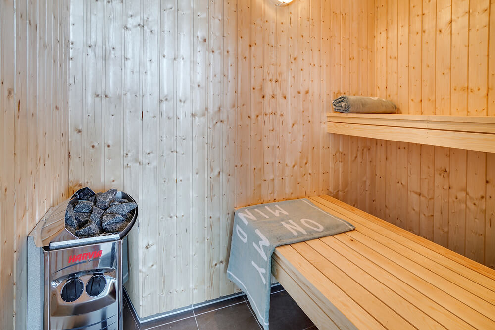 Njut av bastuvärmen i lyxstuga nr 717 för 16 personer