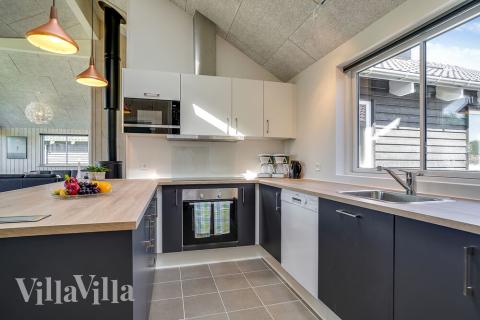 Köket i lyxstuga nr 717 är utrustat så att ni kan laga mat till 16 personer.