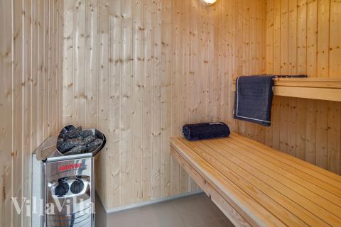 Njut av bastuvärmen i lyxstuga nr 716 för 16 personer