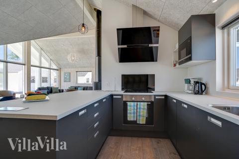 Köket i lyxstuga nr 722 är utrustat så att ni kan laga mat till 10 personer.