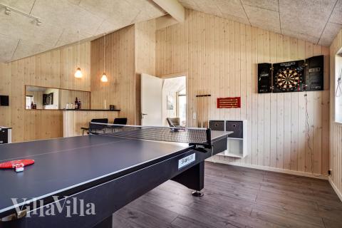 Aktivitetsrum i lyxstuga nr 718 med 4 sovrum och plats för 12 personer.
